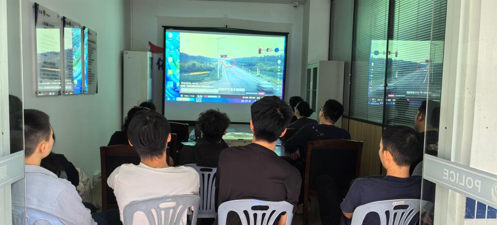 F2D79B82CD2CD7F8837C9696093_DFC03A2D_104FE