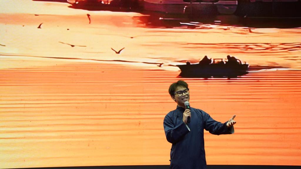 D517C8559CF12565CF978F2BDB4_7402BA6C_F220