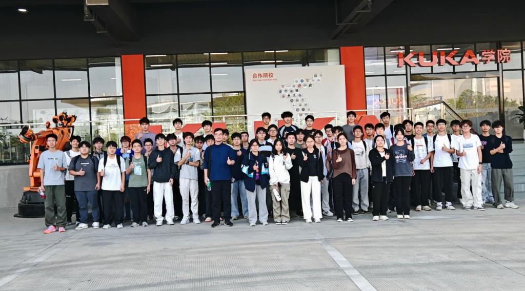 74A68468854358F513F980A9124_32F55F75_18BCF