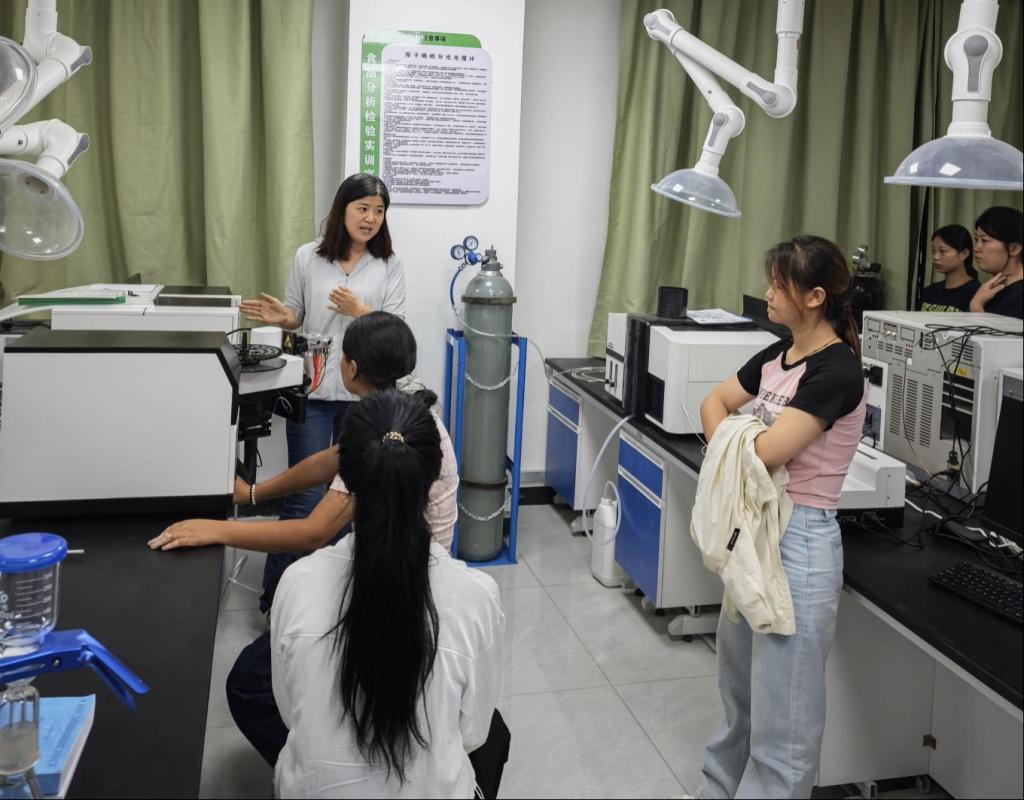 4725B3C2B1CD7221E22018E0488_9782DDC8_185F2