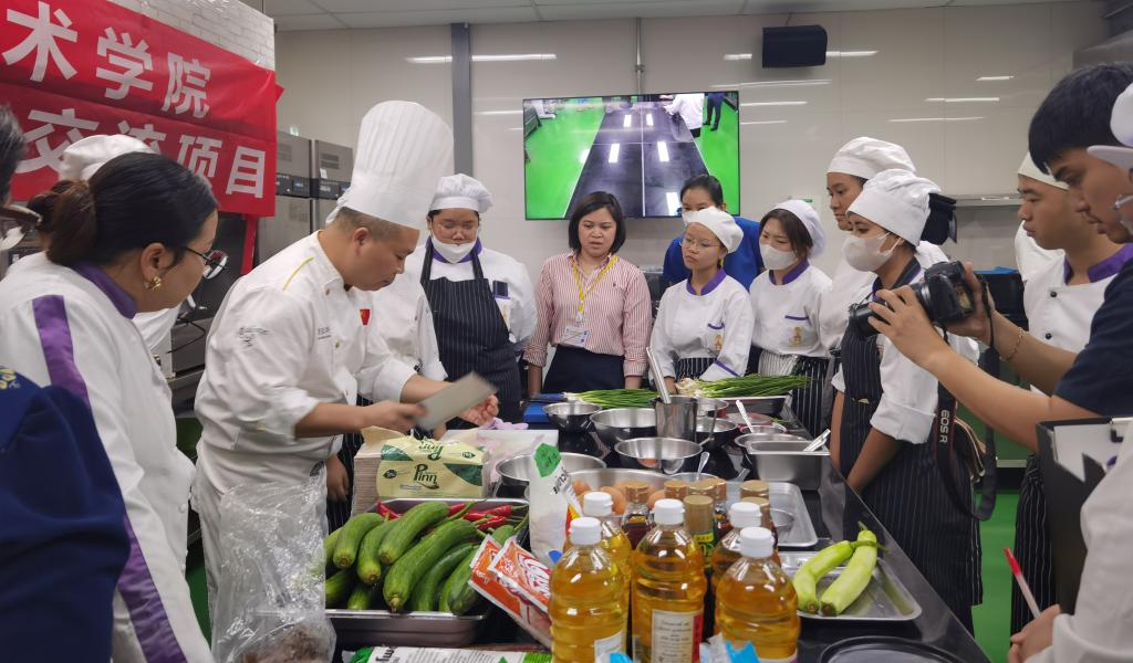 BA2B00A6CDF2BA7B22E26A2C430_62D6353A_18438