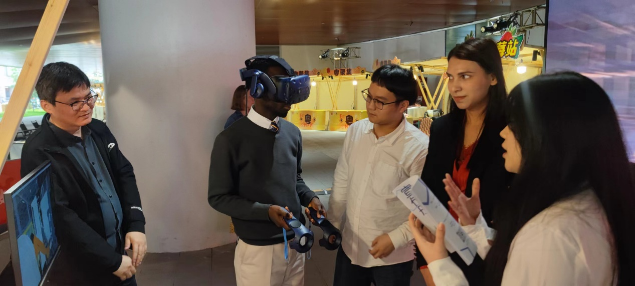 6668FB3DCE018AF0F3C60289002_B52BF3FD_B7253