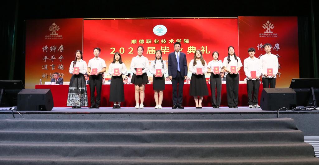 8D159BA445EB0987372CFBB3B36_AD81737D_12610