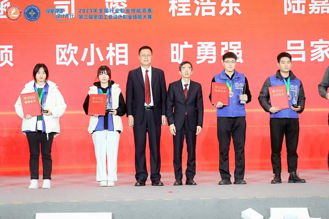 3533587FE00FE94731741EC8F2B_B2297DD7_C8638