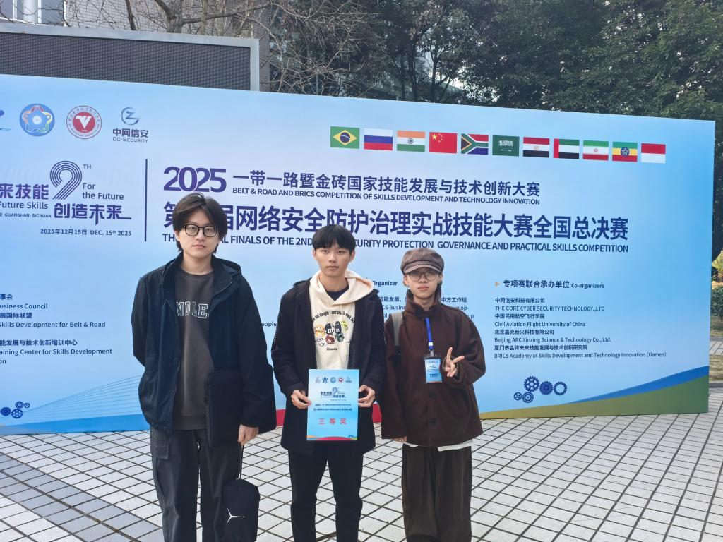 C8A6D3BE52A072BBBFE662C7819_D4994816_240C0