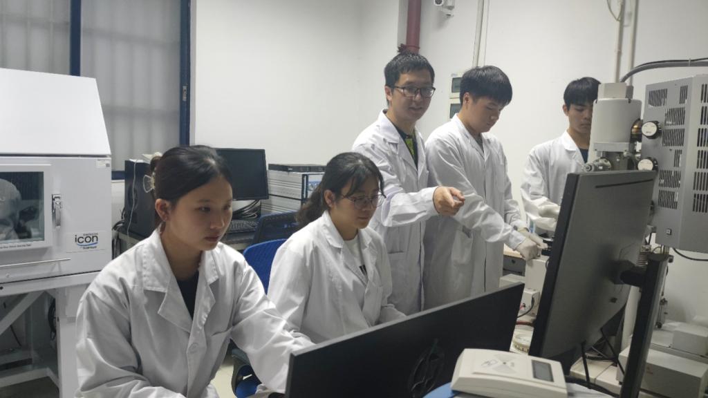 2B1271395DEF169674601B491F7_052FB47B_F33B