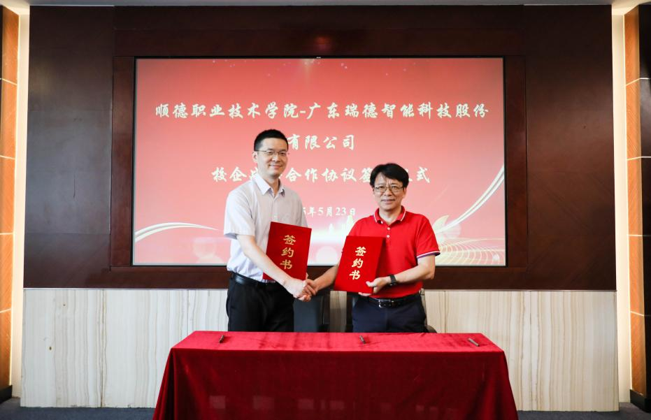 63F1D3C7BDCFFFD9AF322FF7C56_285ECF2C_76BBF