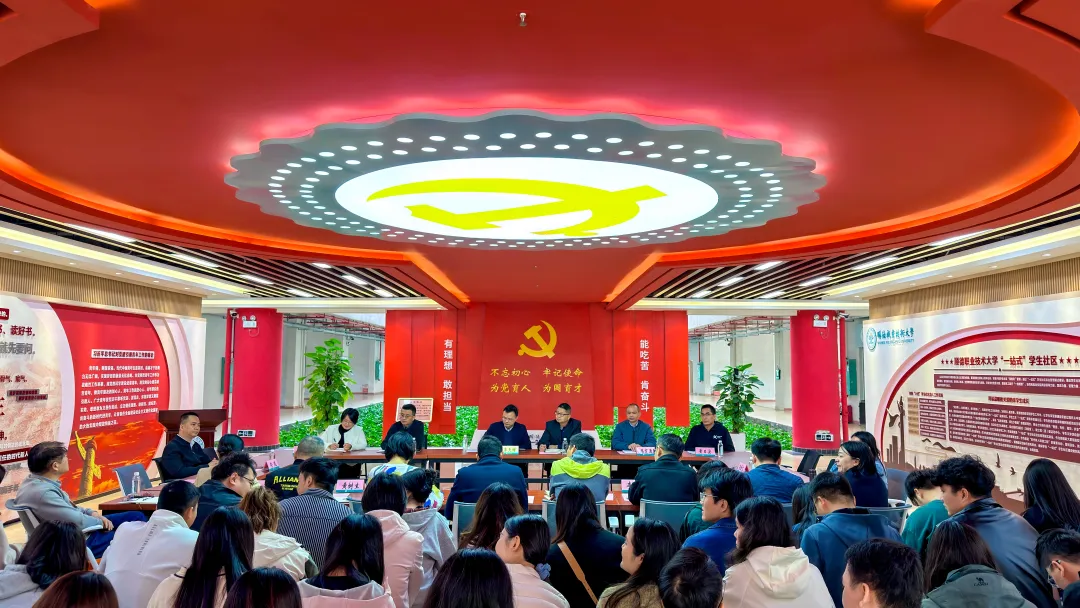 10CAEE9D5FD8C16FF9AF5D69EB8_CF292376_DD4F8