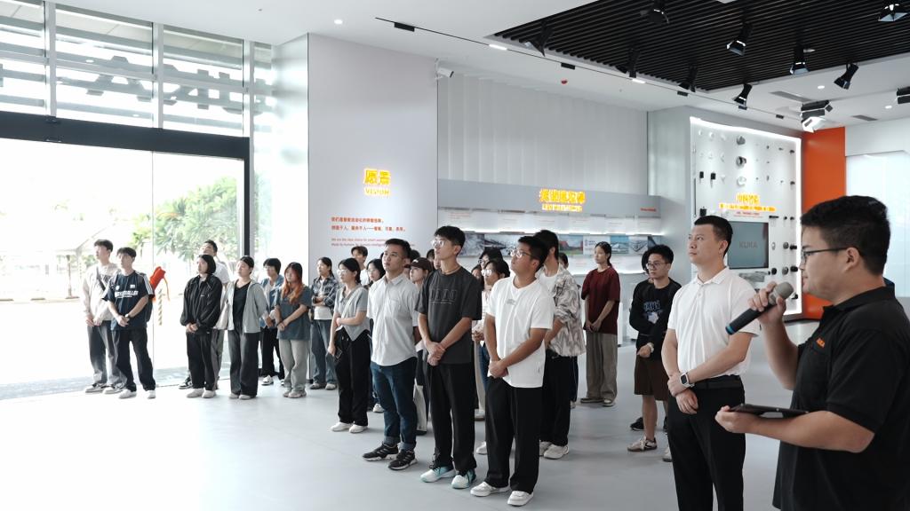 FCCB9A305EDB05E2A190E0C72A8_269B660C_13AAC