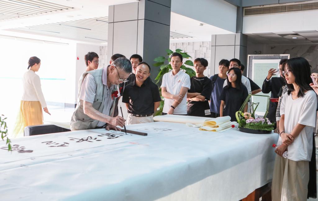 9B308C5F79809650A81912E3CC3_2BAD87A3_13AAC