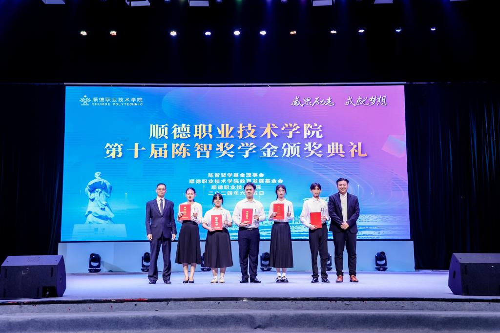 83858EA82C9A5AD1F9868924F94_5A90A2C1_157EE