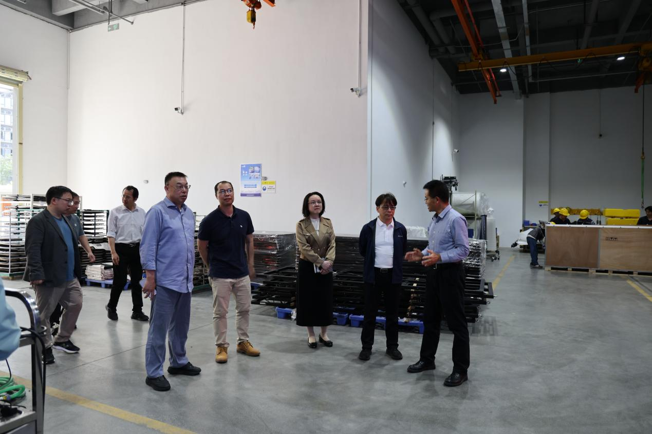 068749FCAB0A7BF2B35D6D17E35_23E593D1_C880B