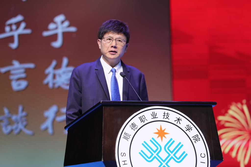 28905244AE4B02BC28B8D56F864_939A9687_E7CF